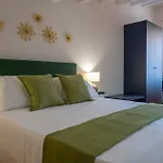 ベッド・アンド・ブレックファスト Luxury Maison Madre In The Historic Center Of アヴォラ
